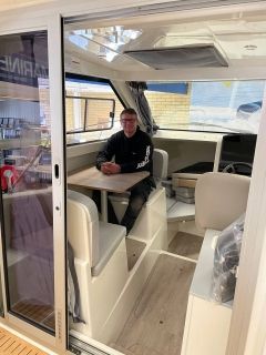 Quicksilver Activ 705 Weekend & Mercury F200V6 livrare din stoc