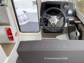 Finnmaster Pilot 6 cu  Yamaha F150 XCA  din stoc 