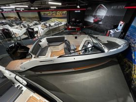 Barca Uttern T65 cu Mercury F200 V6