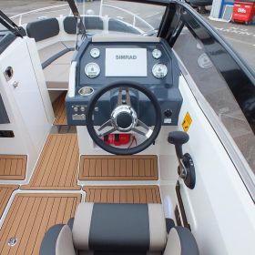 Parker 630 Bowrider  & Mercury F115 EFI din stoc