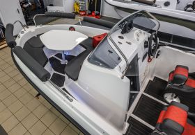 Barca Trident 530 Sport cu Mercury F115 EFI, din stoc