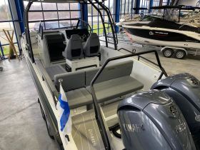 Quarken 27 T Top V2 cu motoare 2 x Yamaha F150