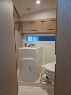 Parker 920 Explorer Twin Mercury F225 Demo Boat 45 de ore functionare