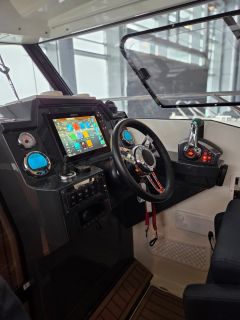 Parker 920 Explorer Twin Mercury F225 Demo Boat 45 de ore functionare