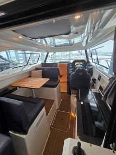 Parker 920 Explorer Twin Mercury F225 Demo Boat 45 de ore functionare