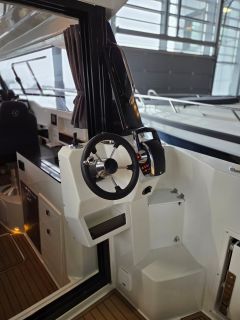 Parker 920 Explorer Twin Mercury F225 Demo Boat 45 de ore functionare